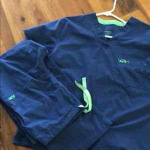 Iguanamed dark blue scrub set